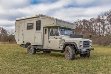 Land Rover 130 als Wohnmobil
