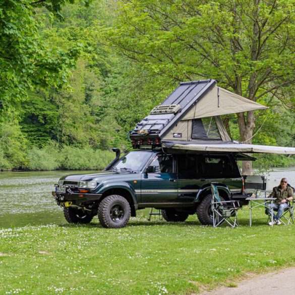 Toyota Land Cruiser J8 mit Dachzelt