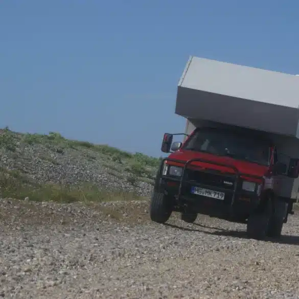 Pickup-Wohnmobil in der Normandie