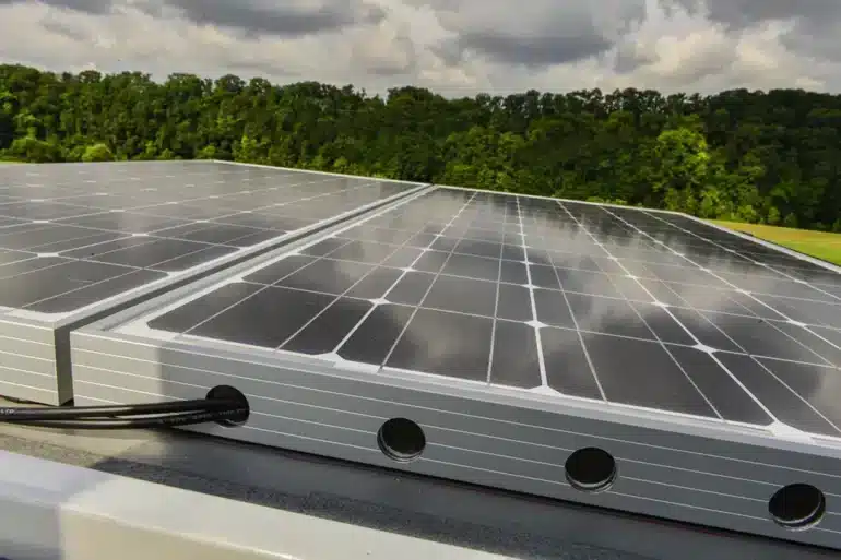 Neues TÜV-Merkblatt zum Thema Solaranlagen für Camper