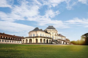 Stuttgart hat wundervolle Sehenswürdigkeiten zu bieten, wie hier das Schloss.