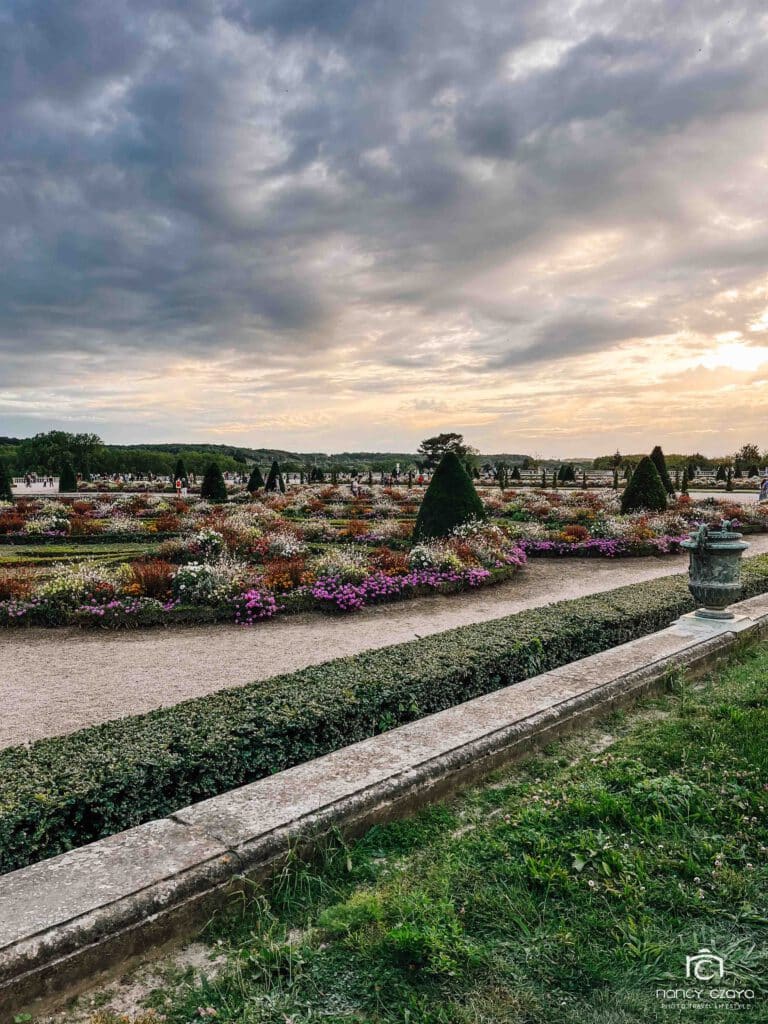 Paris und Versailles mit dem Van auf einem Roadtrip entdecken, im Bild: Gartenanlage von Schloss Versailles, Frankreich
