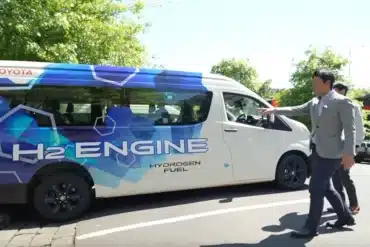 Toyota Hiace mit Wasserstoffmotor