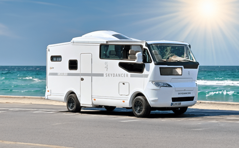 Wohnmobil als Cabrio - Skydancer-Apero-LKW aus Italien