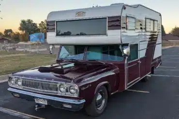 60 Jahre altes Oldtimer-Wohnmobil auf Dodge Coronet Basis