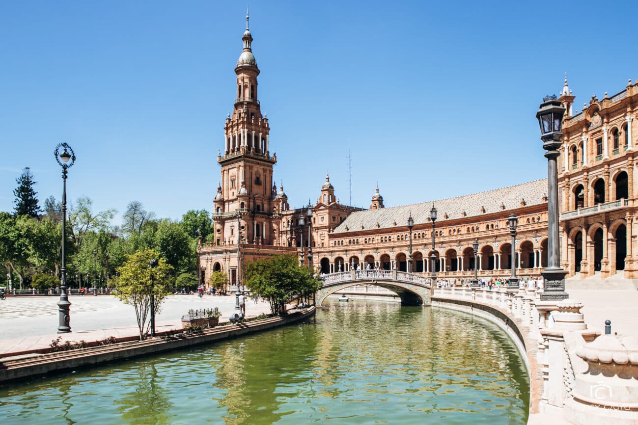 Plaza de España, Sehenswürdigkeit während eines Ausflug nach Sevilla auf einem Roadtrip durch Andalusien
