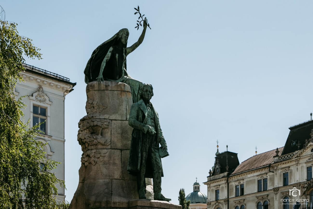 Sehenswürdigkeiten in Ljubljana: historische Gebäude und Skulpturen