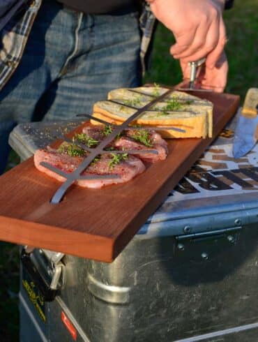 Verrücktes Campingrezept – Pute auf Flammlachsbrett