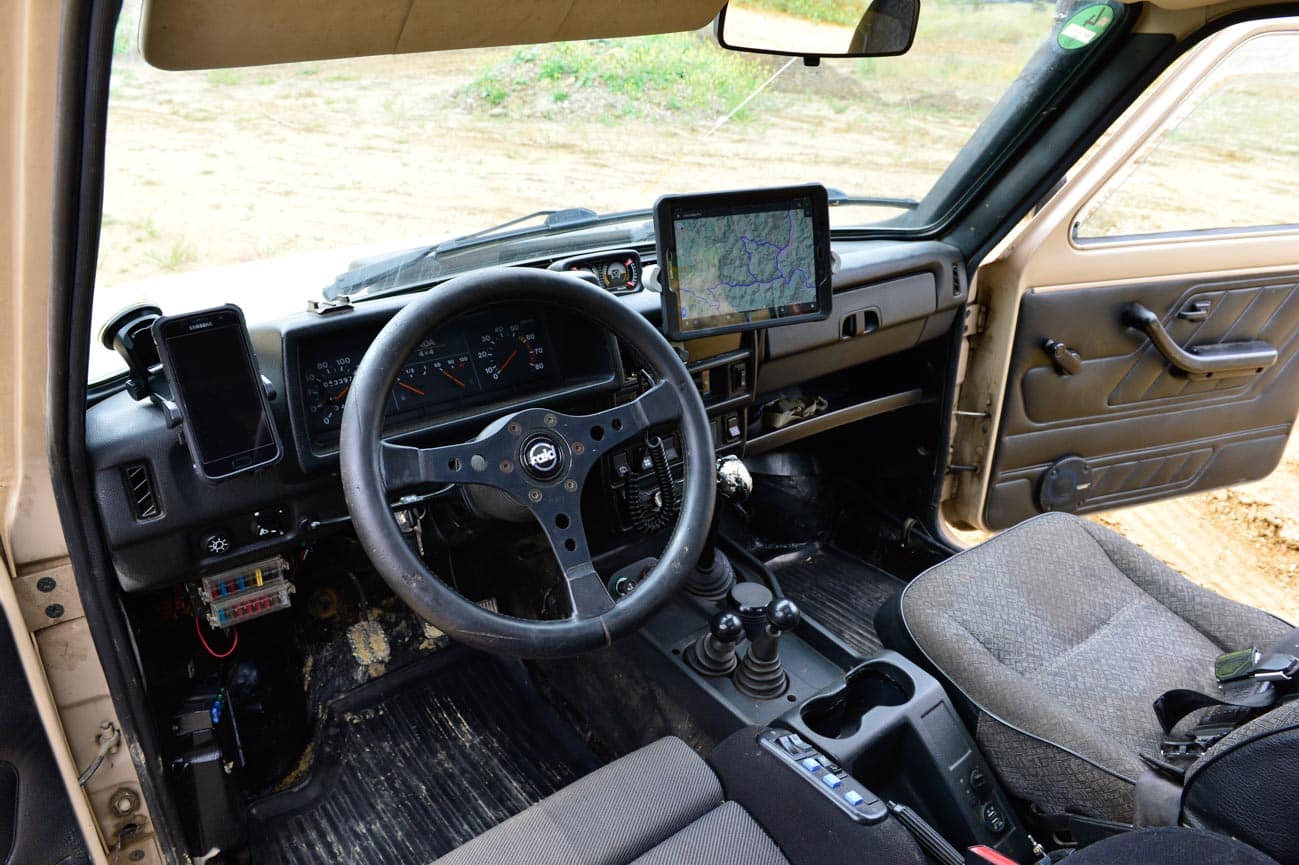 Lada Niva als Minicamper – Navigieren mit dem Tablet