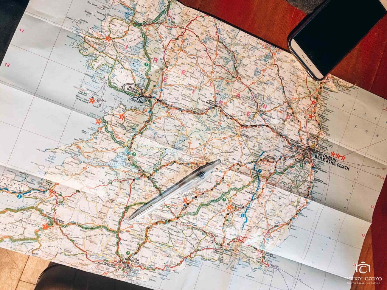 Planung der Reiseroute mit Karte