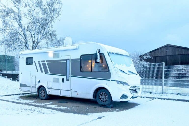 Carado I 338 beim Winter-Vanlife