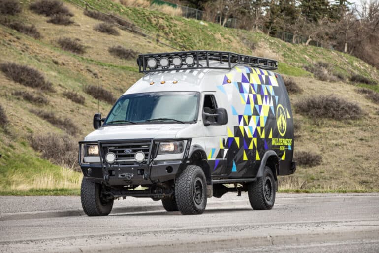 Ford e 350 auf der Straße
