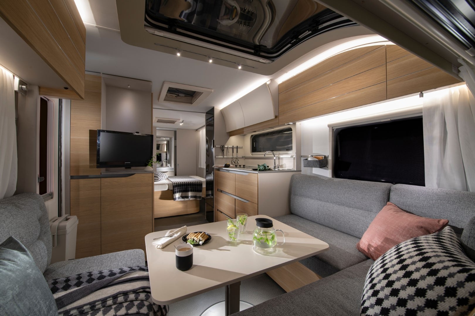 Adria Adora - moderner Wohnwagen mit zeitgemäßem Design