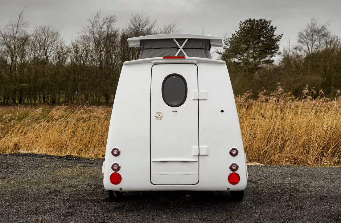 Einstieg hinten zum Wohnwagen