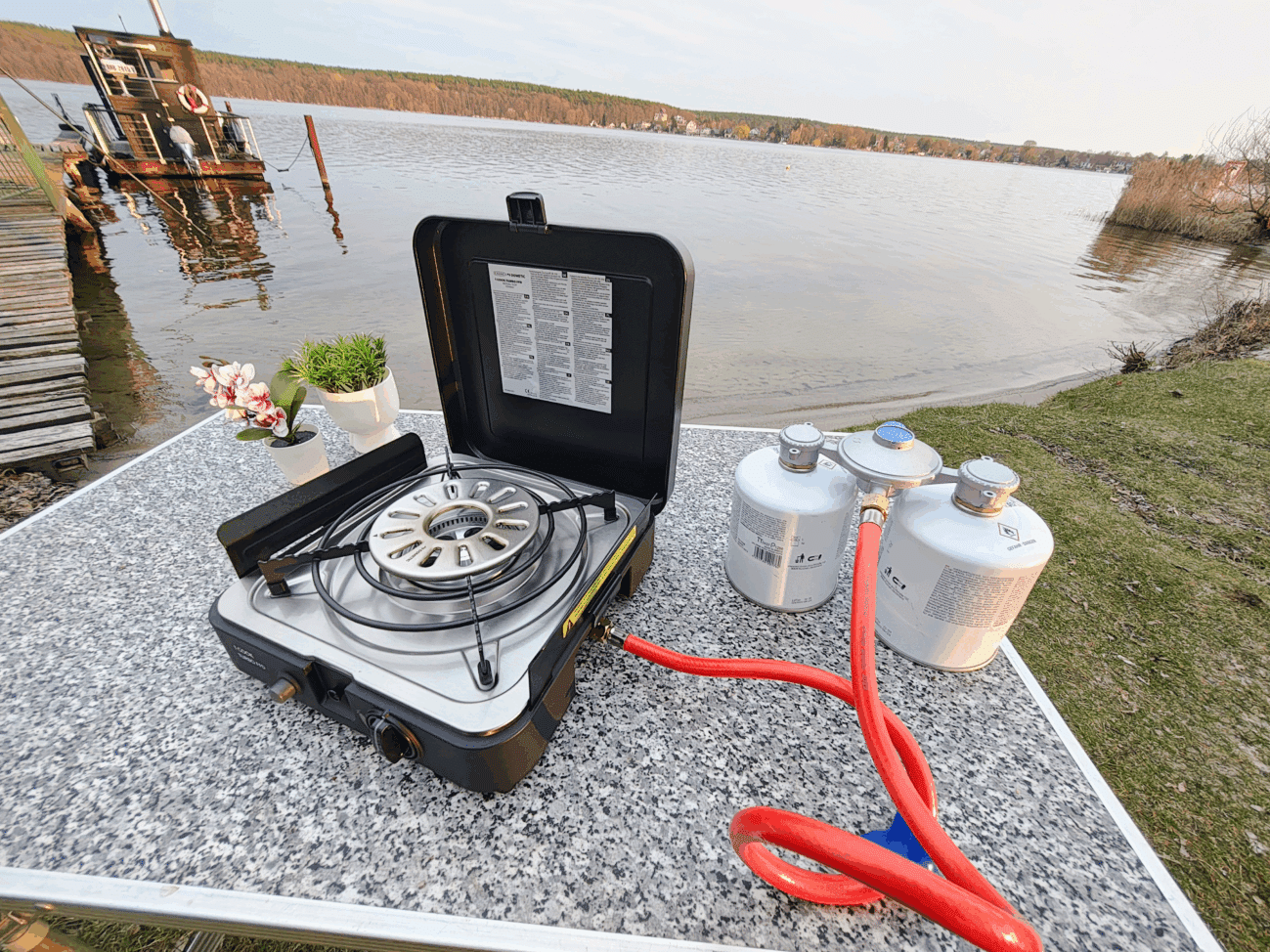 Gasgrill mit Doppelgaskartusche