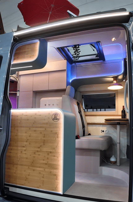 Innenraumdesign des Campervans.