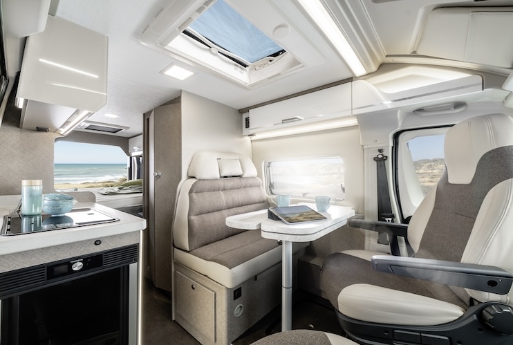 Sitzgruppe im Campervan