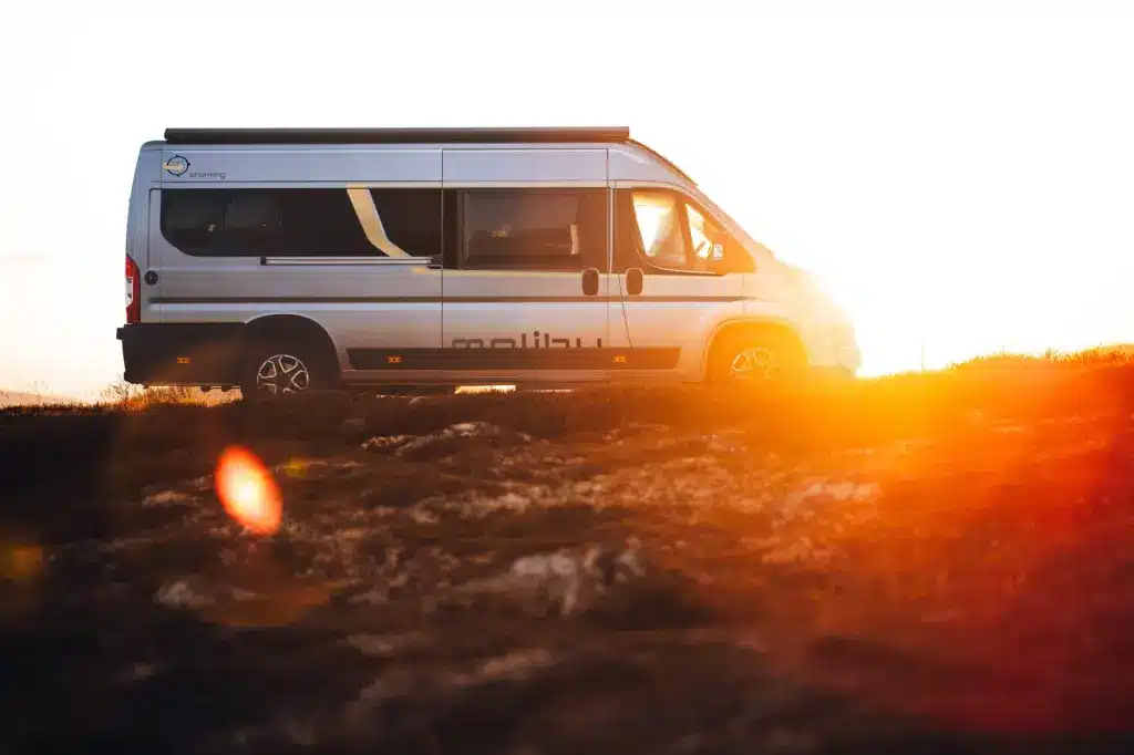 Malibu Diversity Camper Van im Sonnenuntergang