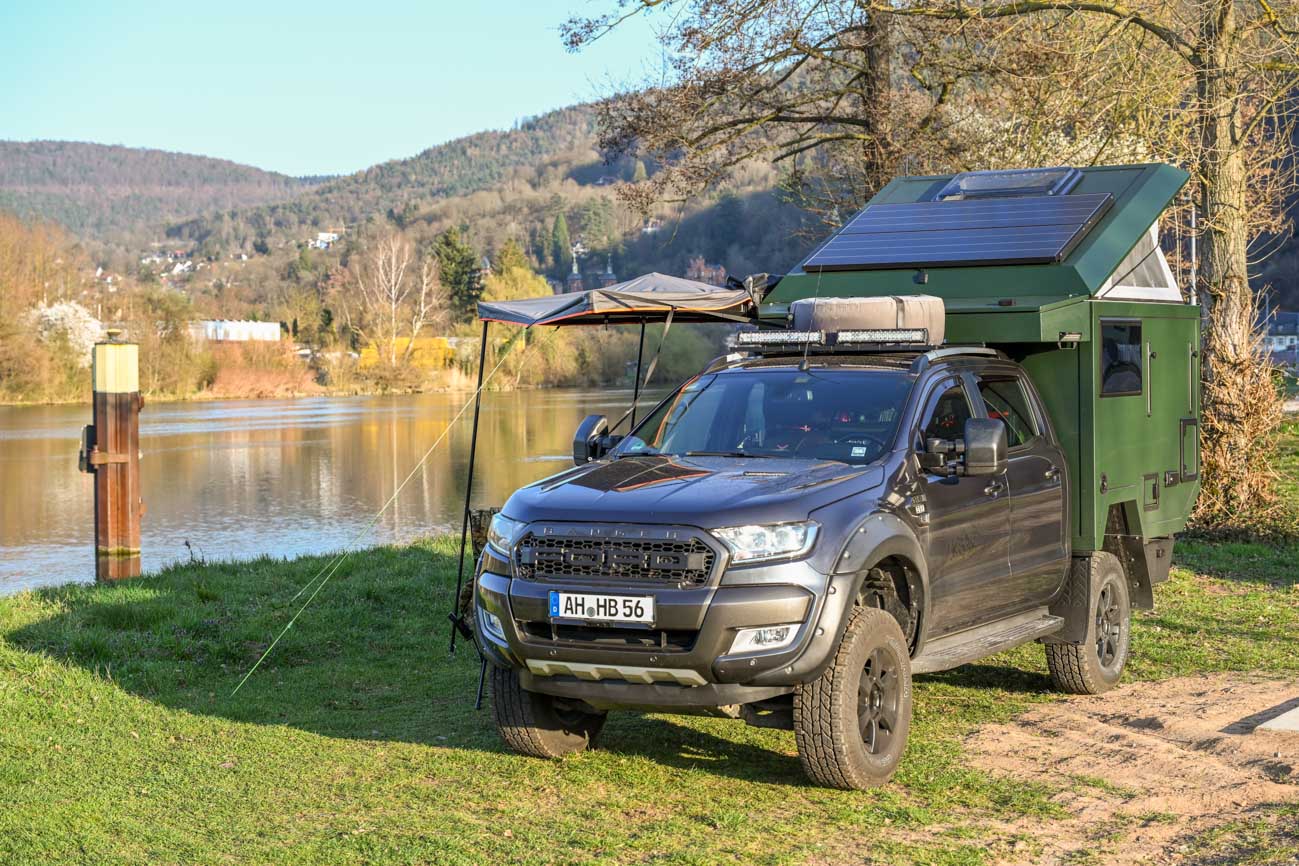 Ford Pickup-Camper am Main
