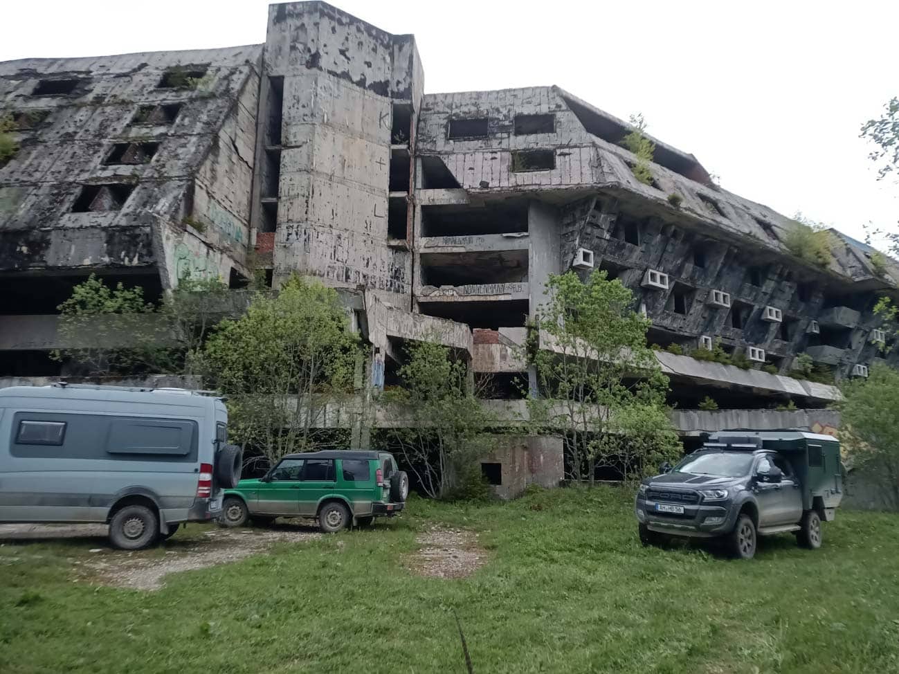 Pickup-Camper in Sarajevo