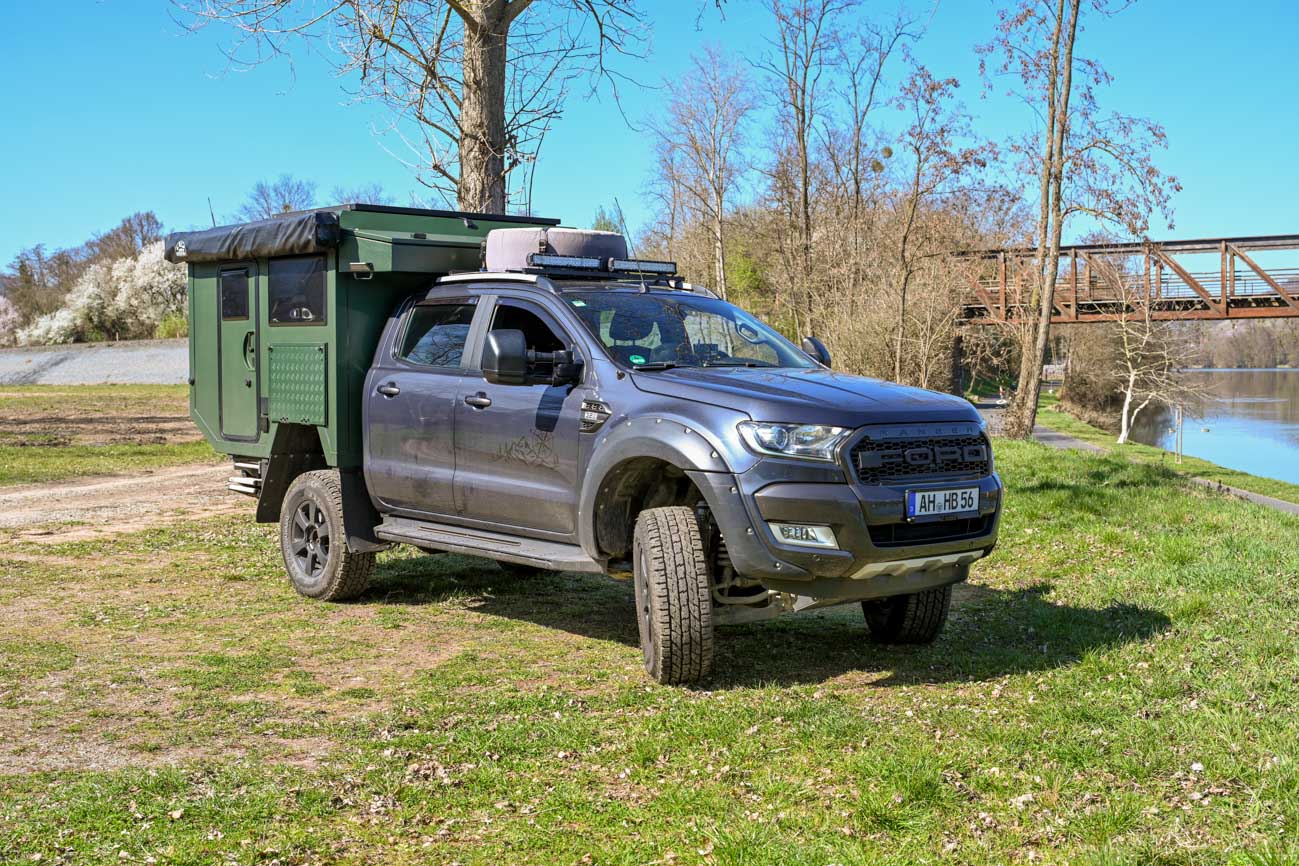 Ford Ranger Pickup-Camper mit Eigenbau-Wohnkabine