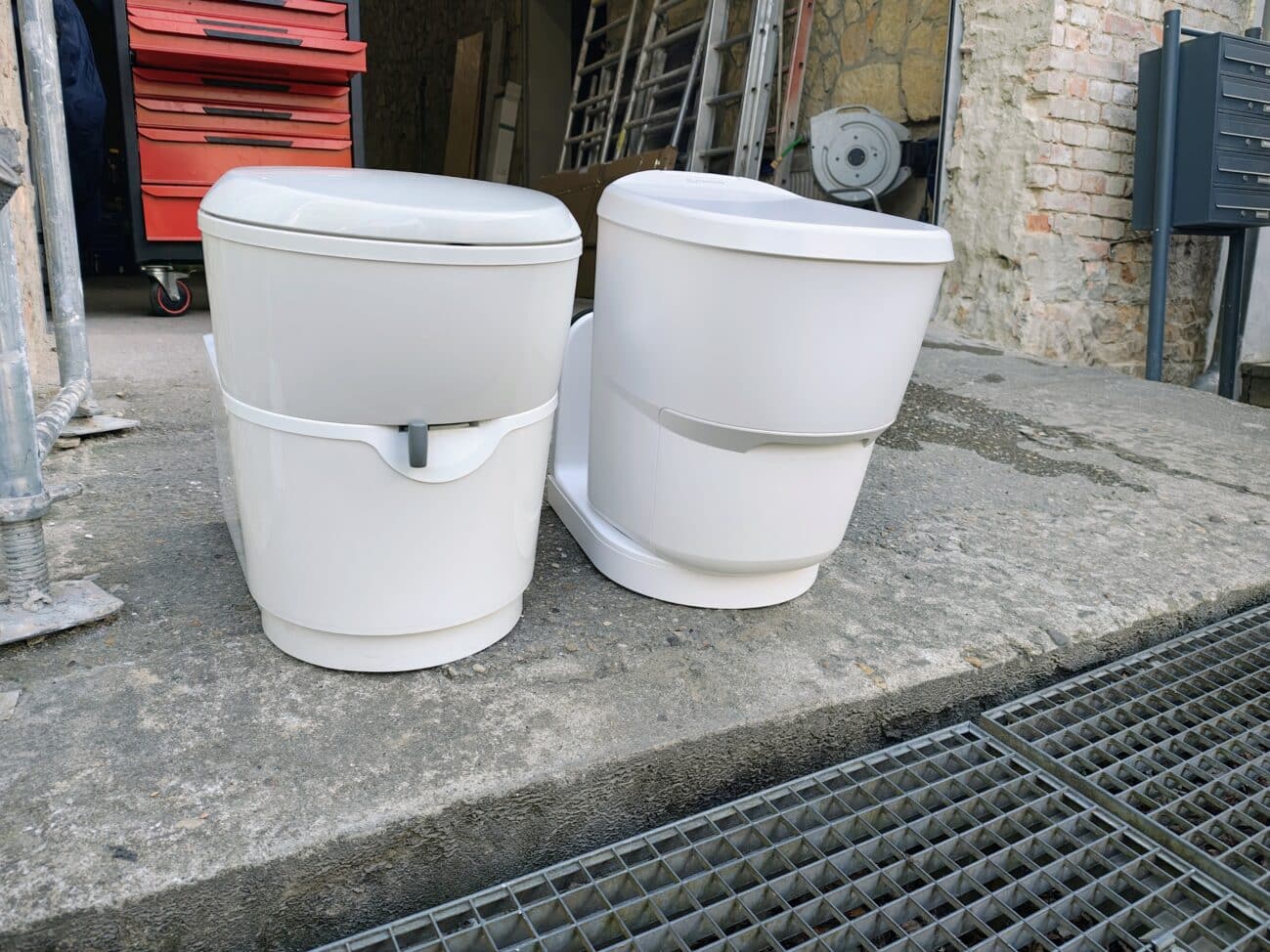 Kassettentoilette neben der Clesana C1