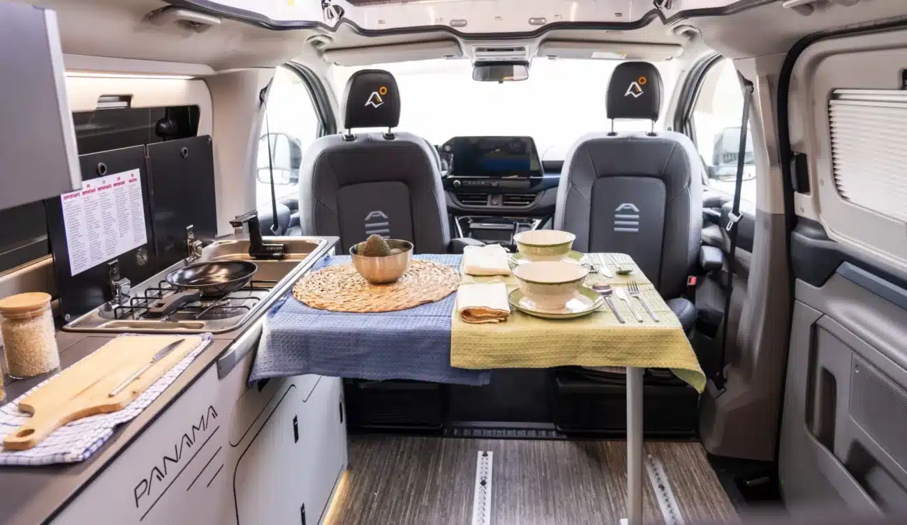 Tisch im Campervan