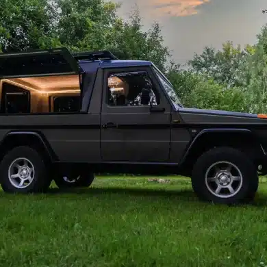 James Baroud LED-Leuchtband im Camper anbringen