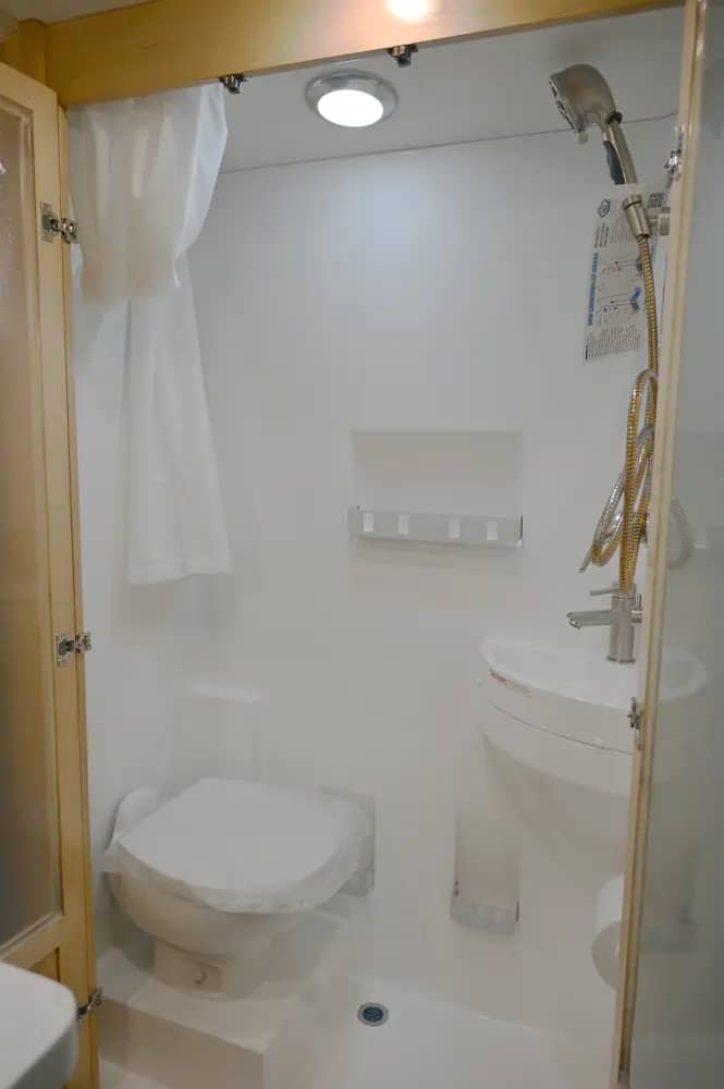 Dusche und Bad im Campervan aus den USA