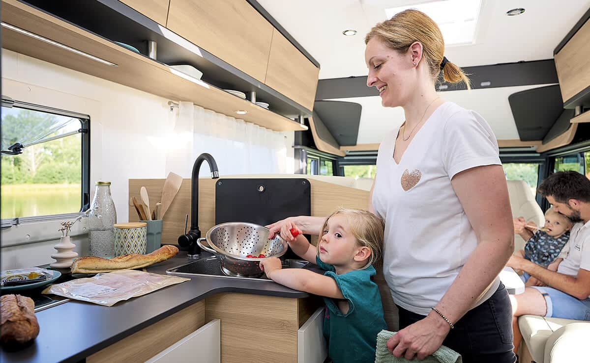 Kochen mit Kindern im Wohnmobil