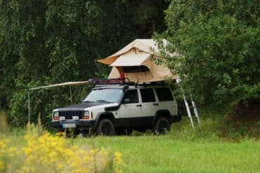 Jeep Cherokee als Camper – der einfache Weg zum autarken Urlaub