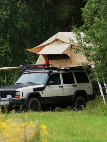 Jeep Cherokee als Camper – der einfache Weg zum autarken Urlaub