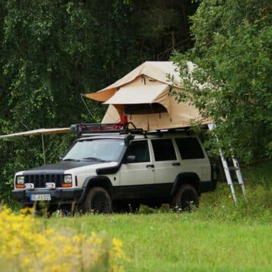Jeep Cherokee als Camper – der einfache Weg zum autarken Urlaub