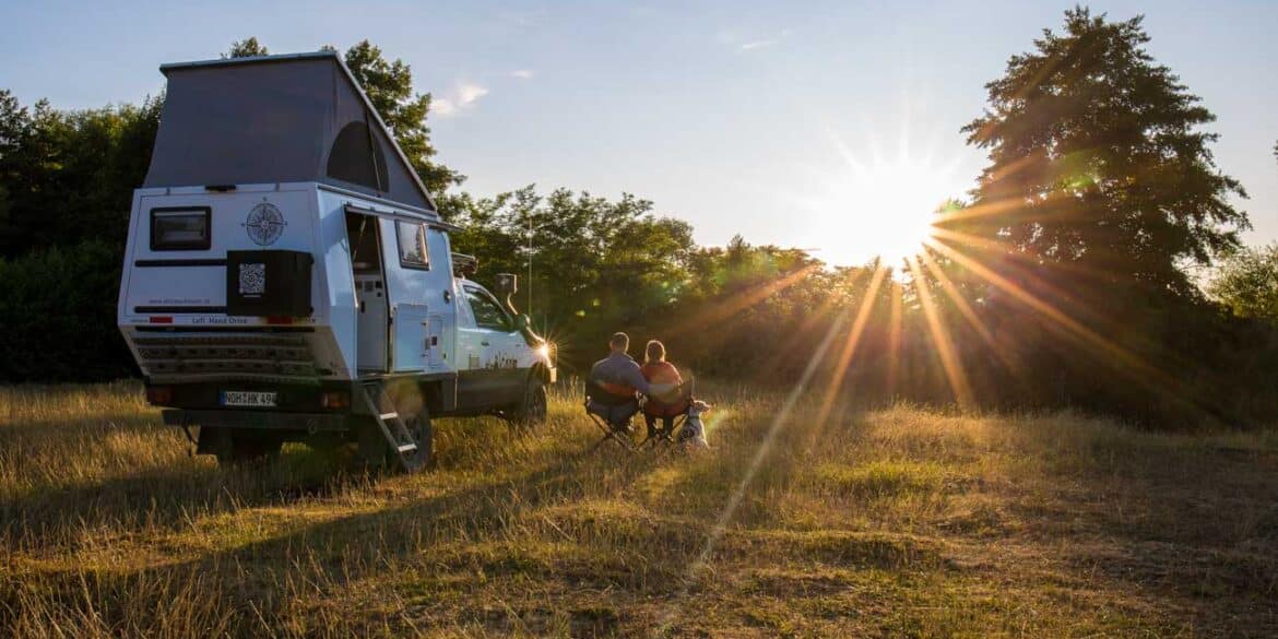 Toyota Hilux mit Eigenbau-Wohnkabine