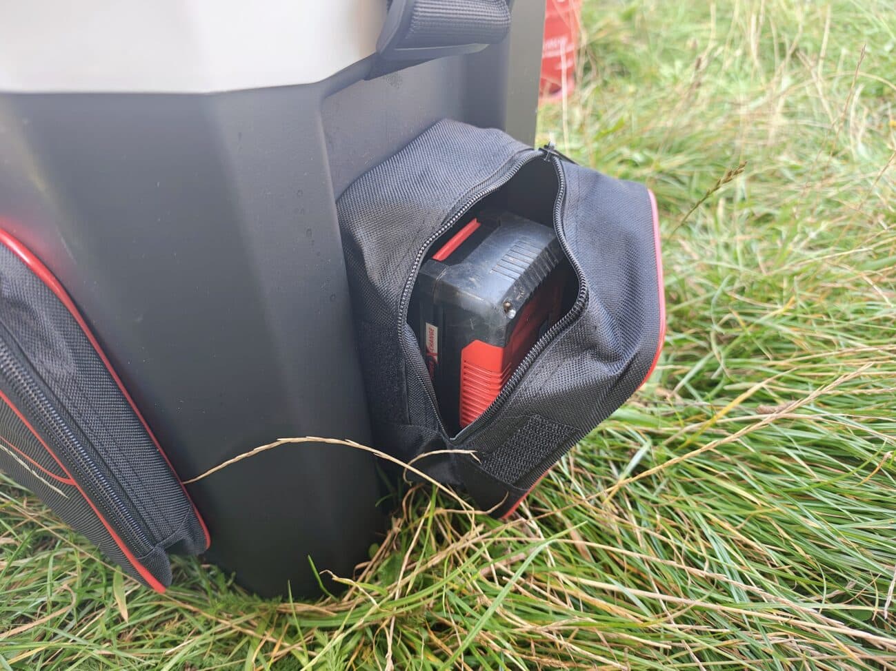 Akku an der Kühlbox