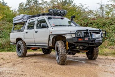 Alter Toyota Hilux als Mega Offroad-Camper