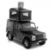 Land Rover Defender mit aufgebautem Air-Sky 360 Hartschalen-Dachzelt und geöffneter Dachluke