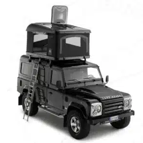 Land Rover Defender mit aufgebautem Air-Sky 360 Hartschalen-Dachzelt und geöffneter Dachluke