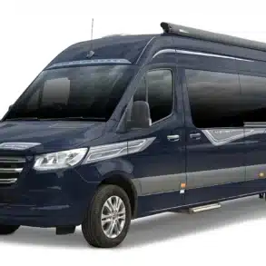 Dunkelblauer Auto-Sleepers M-Star Campervan auf Mercedes-Benz Sprinter Basis, Seitenansicht mit Markise und getönten Scheiben