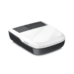 Dometic FreshJet FJX4 2200 Dachklimaanlage in weiß mit schwarzem Lüftungsgitter, freigestellt vor schwarzem Hintergrund