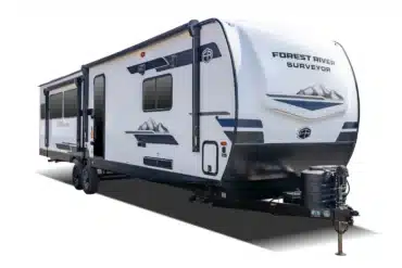 Außenansicht des Grand Surveyor 305RLBS Travel Trailers von Forest River, Modelljahr 2026