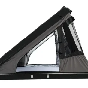 Geöffnetes James Baroud Discovery M Hartschalenzelt in Schwarz, Seitenansicht mit sichtbarem Innenraum und Moskitonetz