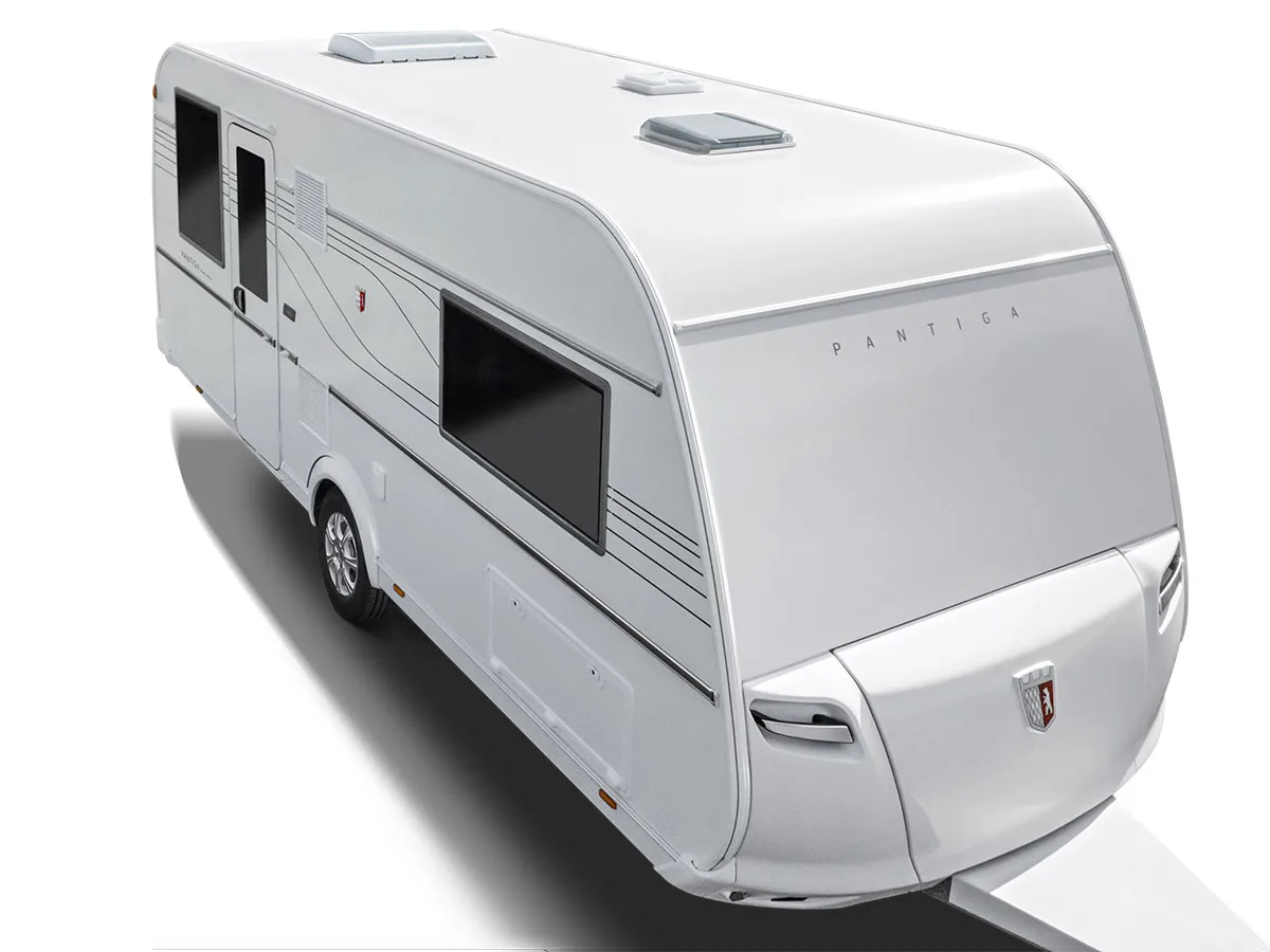 Tabbert Pantiga Finest Edition Wohnwagen in weißer Lackierung, seitliche Ansicht mit großen Fenstern und modernen Designelementen