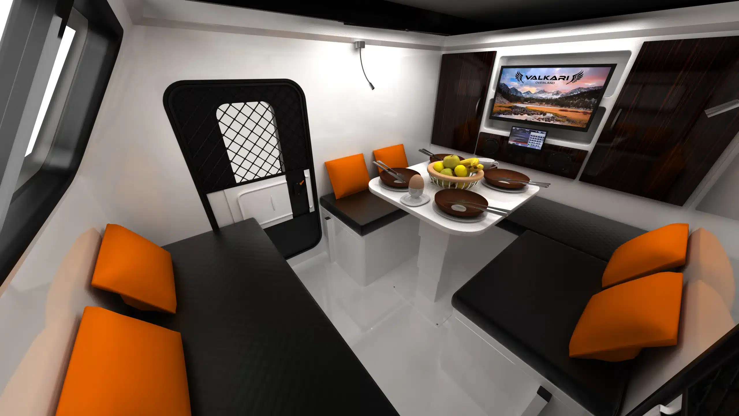 Innenansicht des Valkari X1 Offroad-Caravans mit Sitzbänken, Esstisch, orangefarbenen Kissen und TV-Bildschirm