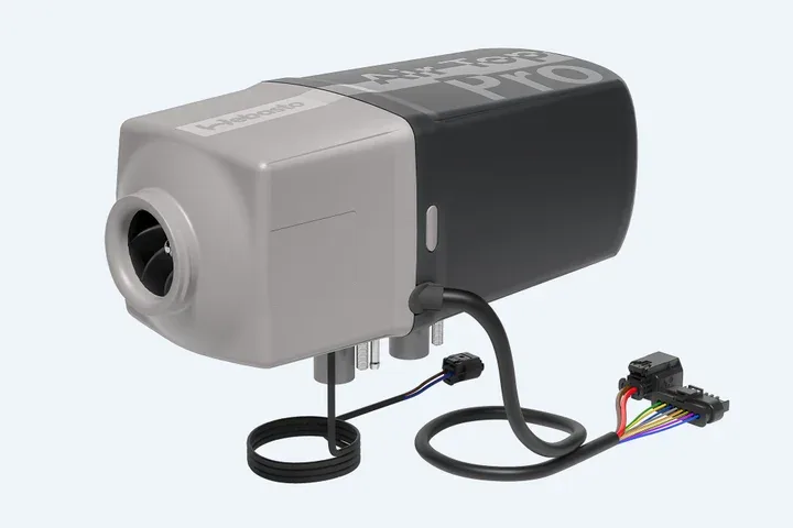 Webasto Air Top Pro 25 Luftheizgerät mit Kabeln und Anschlüssen auf hellem Hintergrund