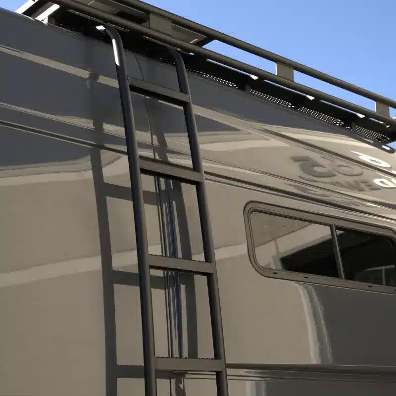 Dachleiter und Dachträger am Mercedes-Benz Sprinter Campervan Bruce Peninsula, Detailansicht seitlich