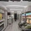Innenansicht des Cruiser RV Stryker 3018 Toyhaulers mit moderner Einrichtung, Sitzecke und Blick nach draußen