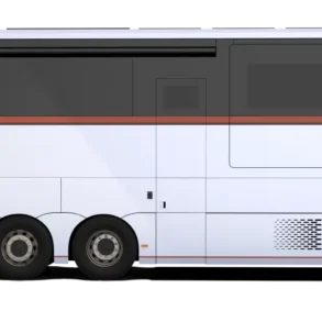 Dembell Elite Luxus-Reisemobil mit großer Heckgarage von der Seite fotografiert
