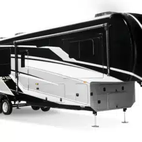 Der Durango Gold Luxury Fifth Wheel – ein großer, luxuriöser Wohnauflieger mit markanter Lackierung und mehreren Slide-outs.