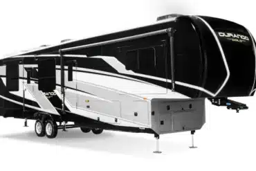 Der Durango Gold Luxury Fifth Wheel – ein großer, luxuriöser Wohnauflieger mit markanter Lackierung und mehreren Slide-outs.
